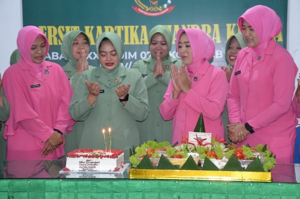 Persit Dapat Kejutan dari Bhayangkari, Simbol Soliditas Perempuan TNI-Polri