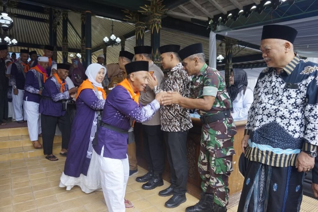 Kodim Wonosobo Kawal Ketat Pemberangkatan 875 Calon Haji