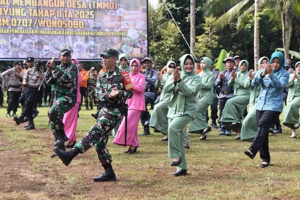 Senam Maumere Jadi Penutup Meriah Pembukaan TMMD di Wonosobo