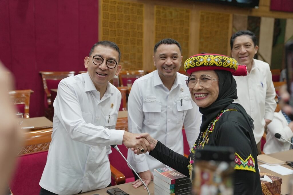 penulisan ulang sejarah Indonesia