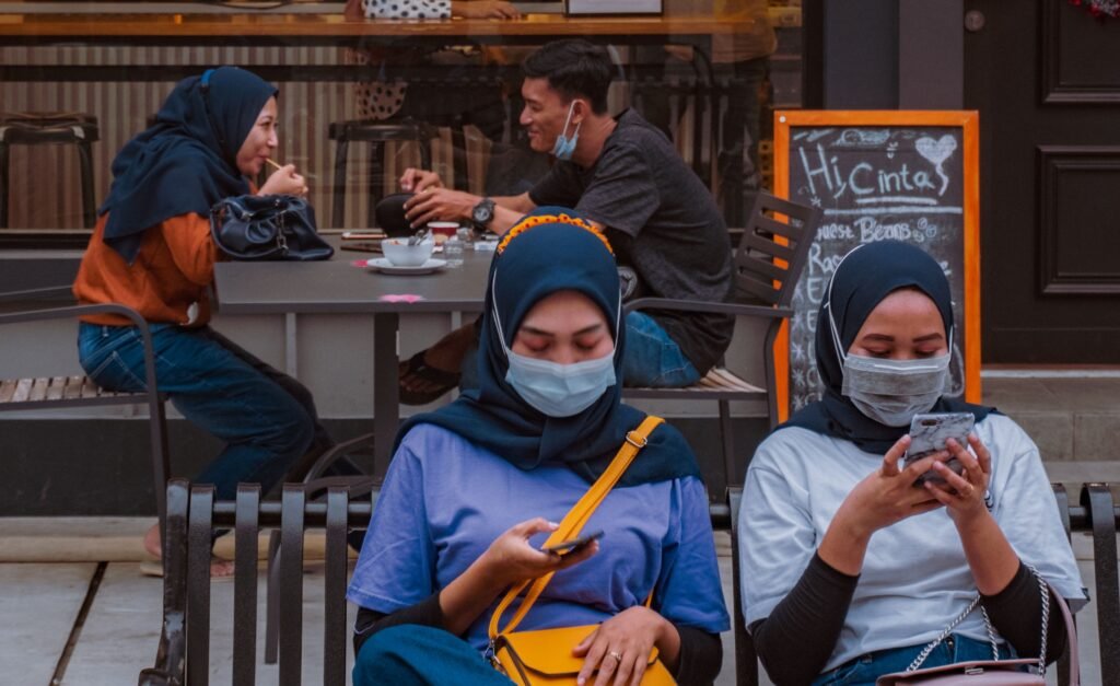 Sopan Santun di Ruang Digital, Siapa yang Mengajarkan?