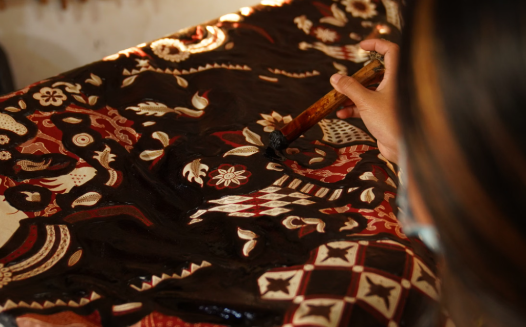 Membuat Batik Tetap Hidup Setelah Hari Batik Berlalu