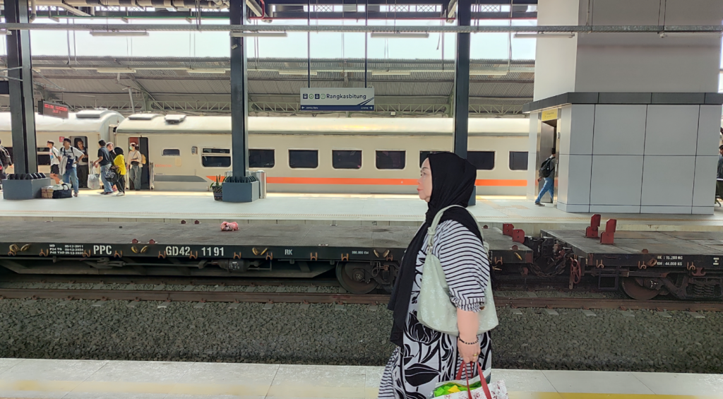 Rangkasbitung yang Ditemui dari Peron Kereta