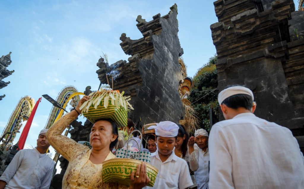 Batur dan Tradisi Bali yang Tetap Serasi