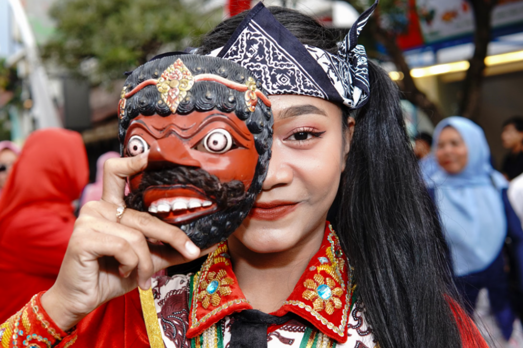 Topeng Lima Negara Berjumpa di Cirebon