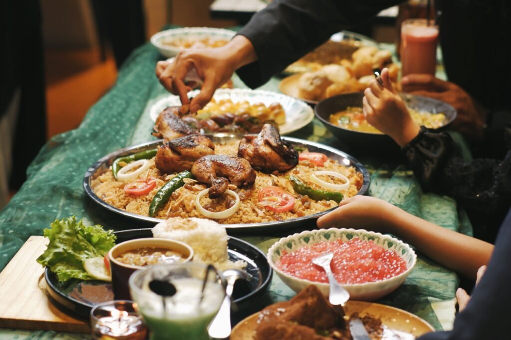 Botram, Ketika Orang Sunda Berbagi Makanan dan Kebersamaan