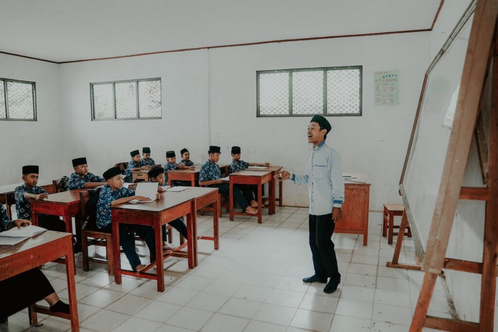Guru yang Dahulu Ditakuti, Mengapa Kini Dirindukan?